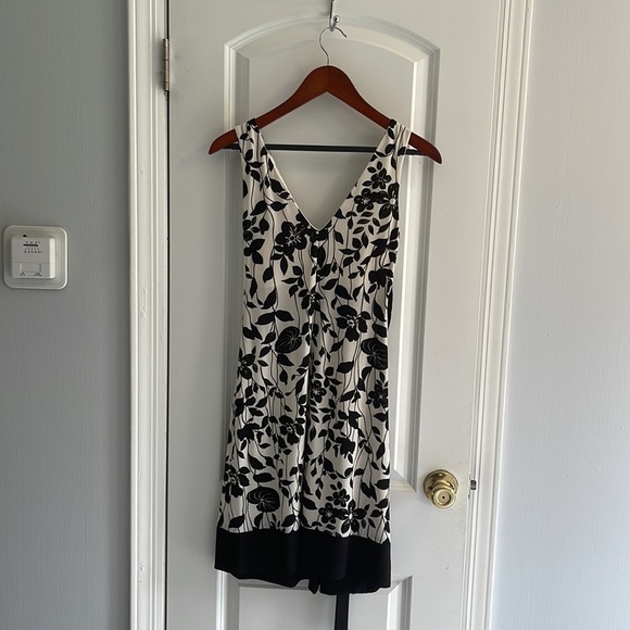 B. Darling women’s sleeveless dress - Picture 2 of 4